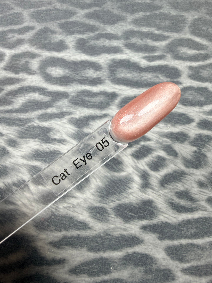 Cat Eye 05 gel polish